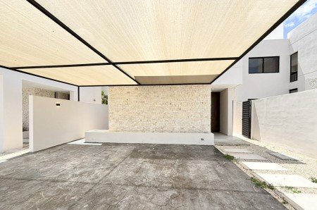 Casa en venta en privada en Cholul Merida de 3 recamaras alberca y amenidades